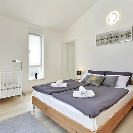 Maas For 10 People Near Pula With Salt - Water Pool & Pet Friendly Marčana