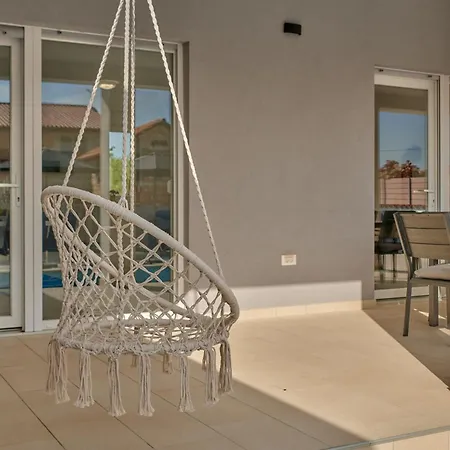 Maas For 10 People Near Pula With Salt - Water Pool & Pet Friendly Villa