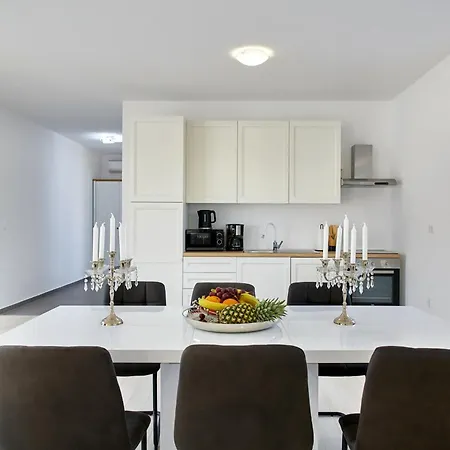 וילה Maas For 10 People Near Pula With Salt - Water Pool & Pet Friendly Marčana