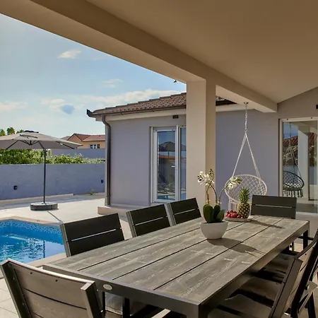 Maas For 10 People Near Pula With Salt - Water Pool & Pet Friendly Villa