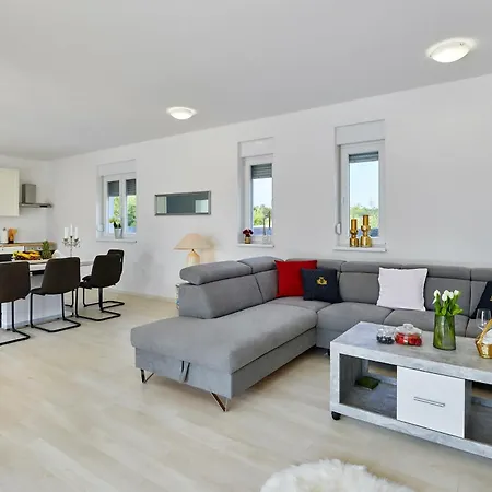 וילה Maas For 10 People Near Pula With Salt - Water Pool & Pet Friendly
