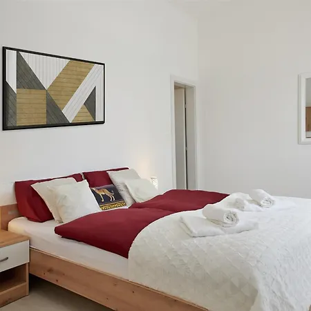 Maas For 10 People Near Pula With Salt - Water Pool & Pet Friendly Villa
