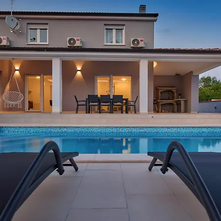 Maas For 10 People Near Pula With Salt - Water Pool & Pet Friendly Villa *