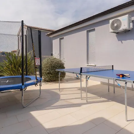 וילה Maas For 10 People Near Pula With Salt - Water Pool & Pet Friendly